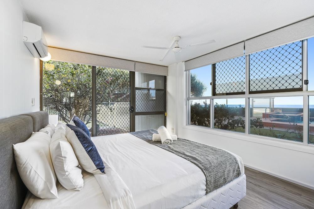 President Holiday Apartments - Absolute Beachfront Gold Coast Buitenkant foto