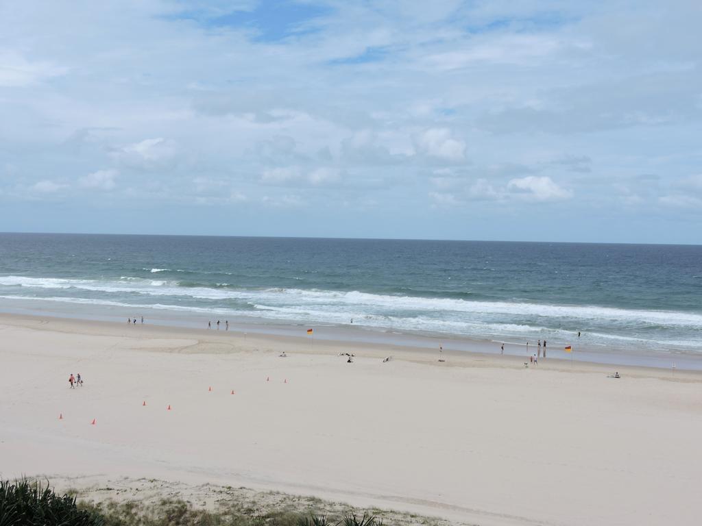 President Holiday Apartments - Absolute Beachfront Gold Coast Buitenkant foto