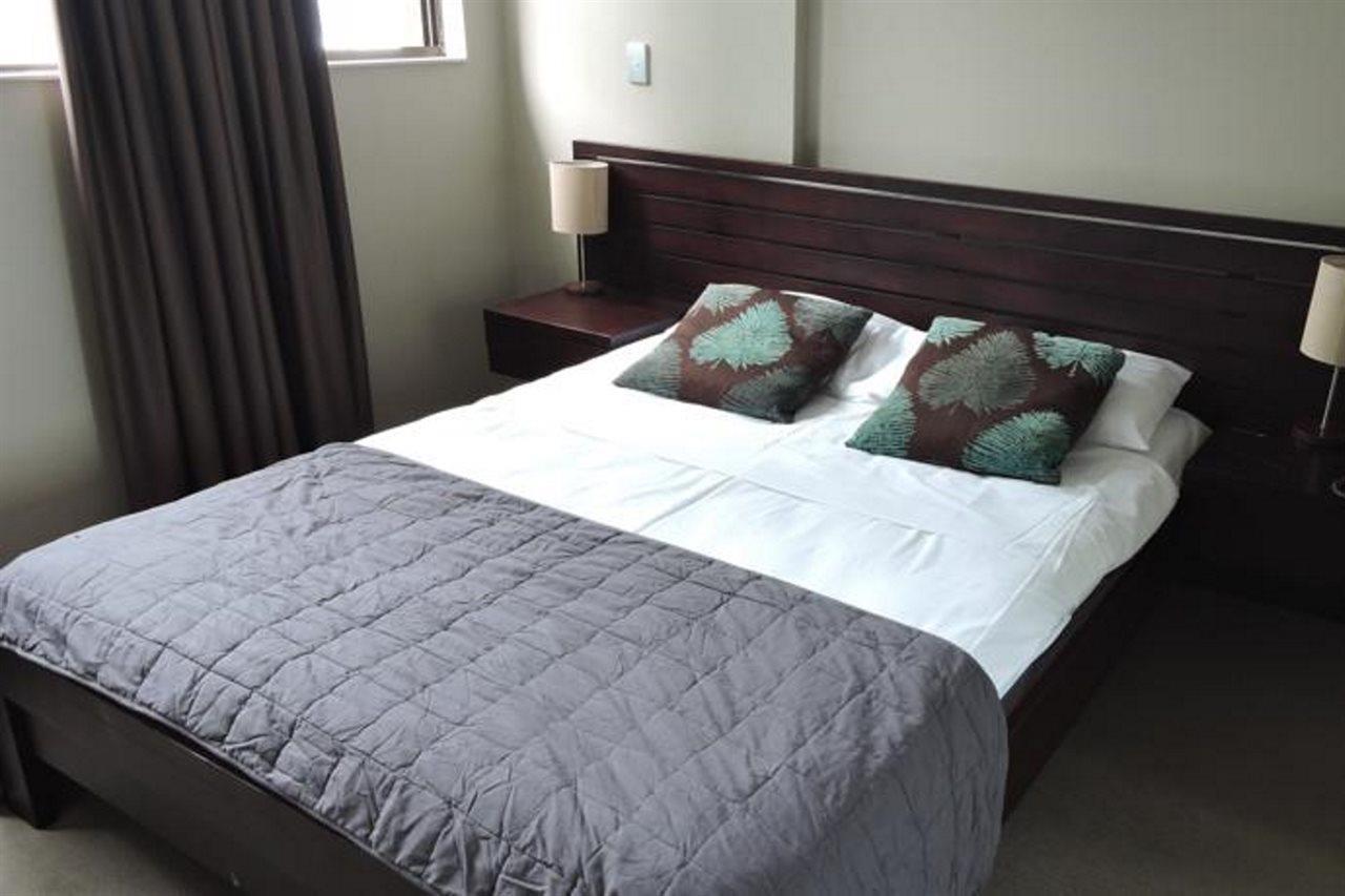 President Holiday Apartments - Absolute Beachfront Gold Coast Buitenkant foto