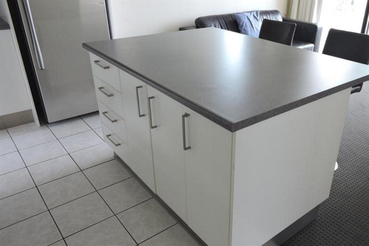 President Holiday Apartments - Absolute Beachfront Gold Coast Buitenkant foto