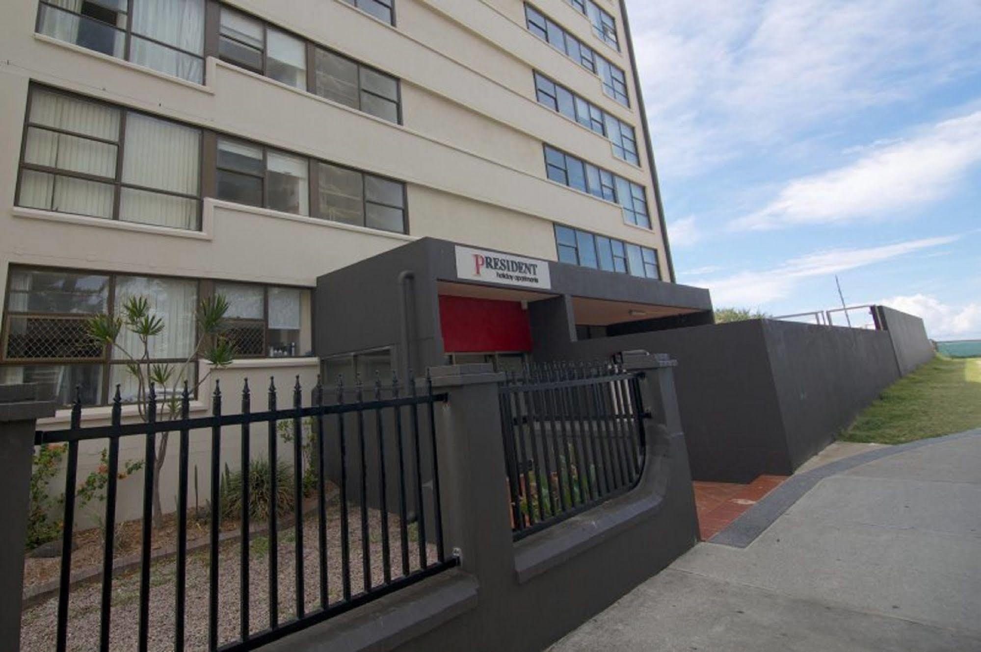 President Holiday Apartments - Absolute Beachfront Gold Coast Buitenkant foto