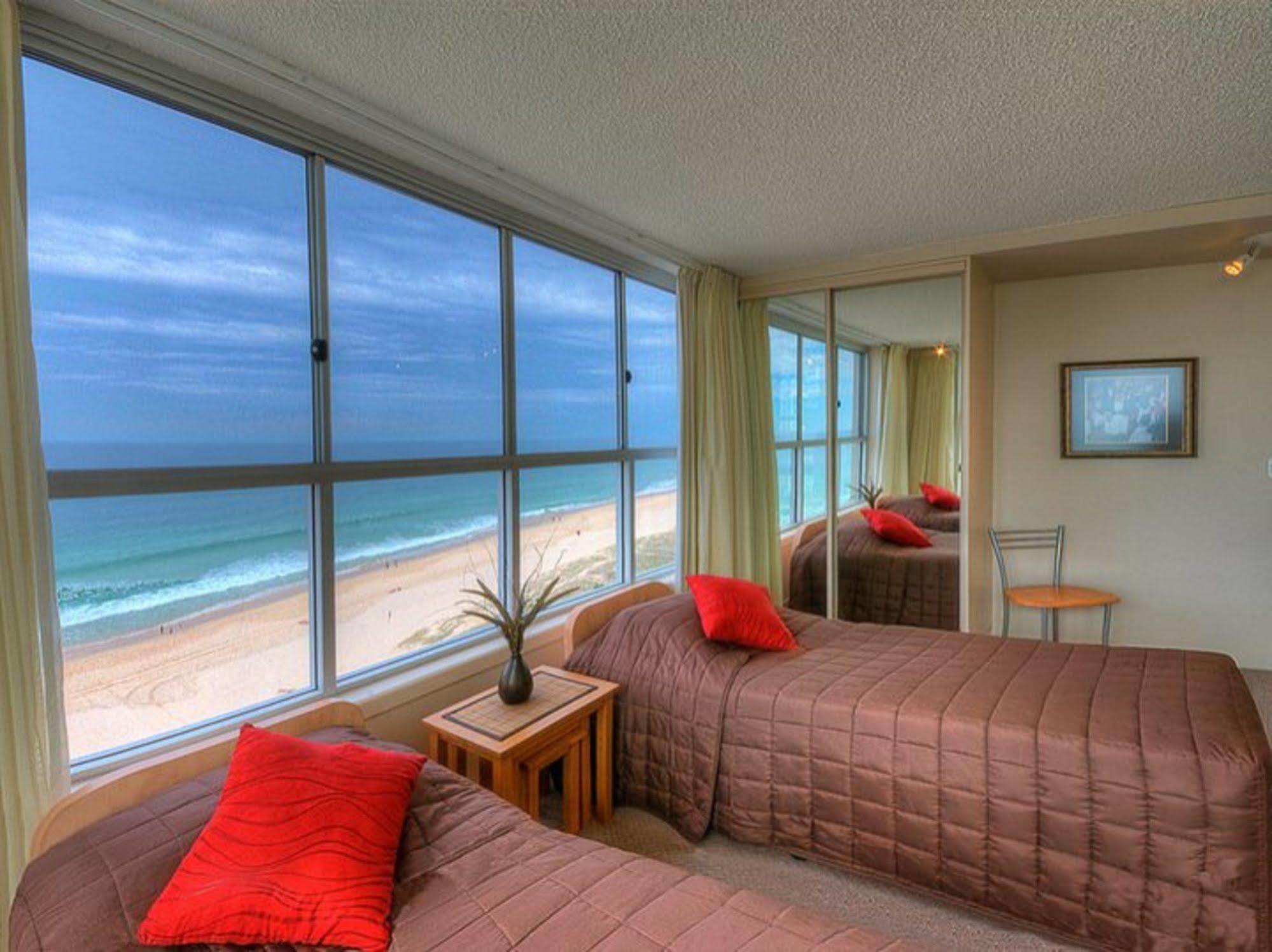 President Holiday Apartments - Absolute Beachfront Gold Coast Buitenkant foto
