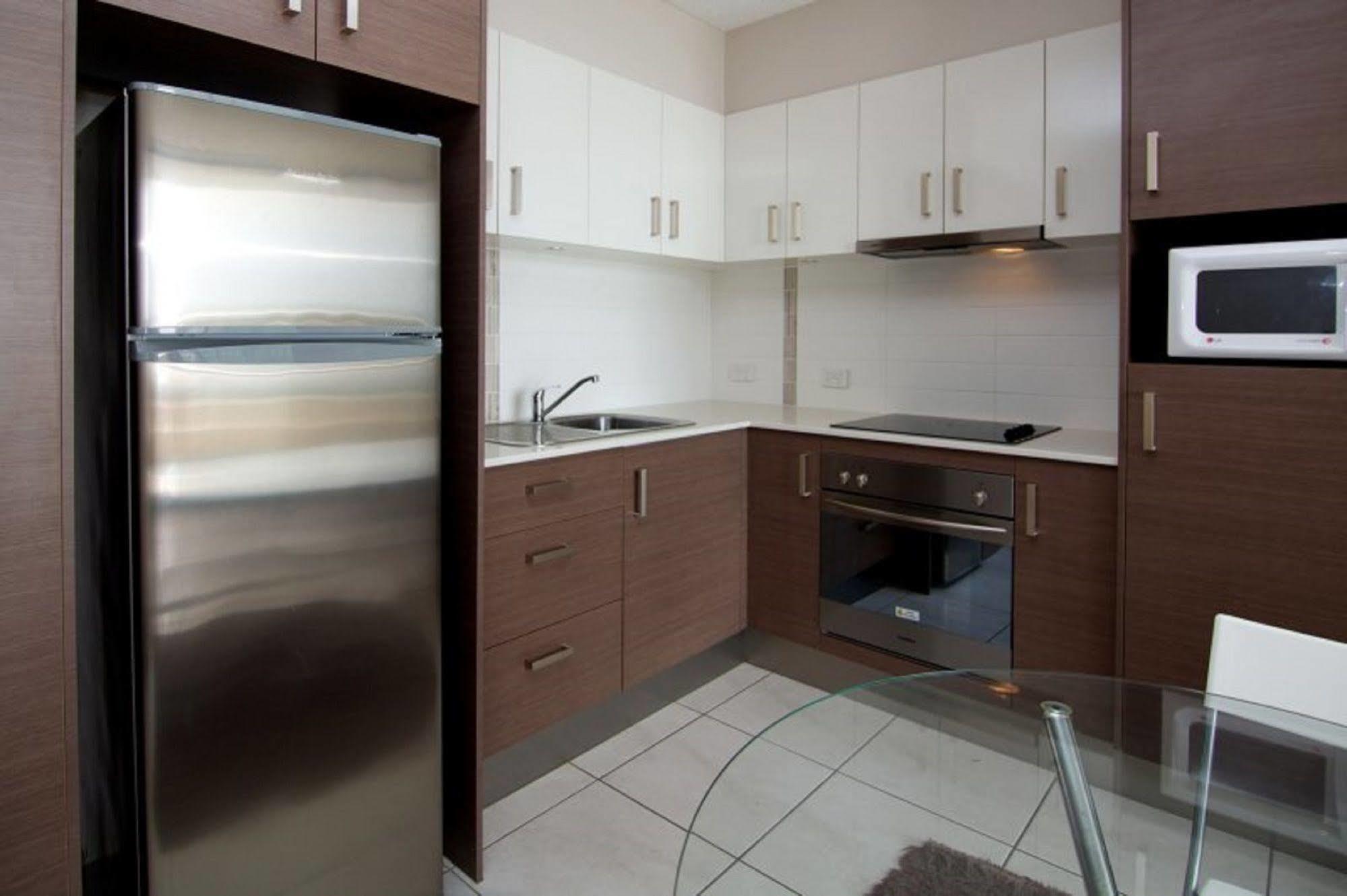 President Holiday Apartments - Absolute Beachfront Gold Coast Buitenkant foto