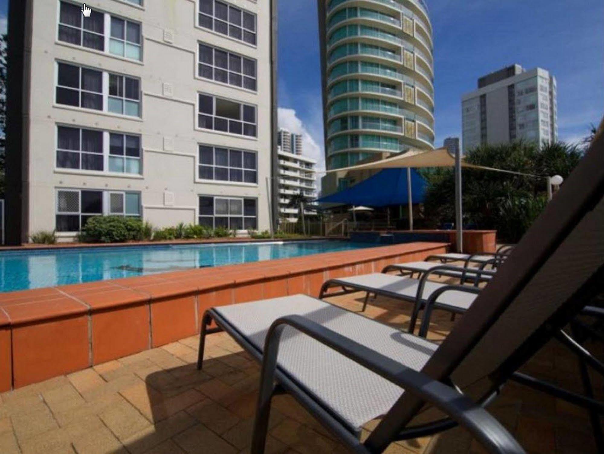 President Holiday Apartments - Absolute Beachfront Gold Coast Buitenkant foto