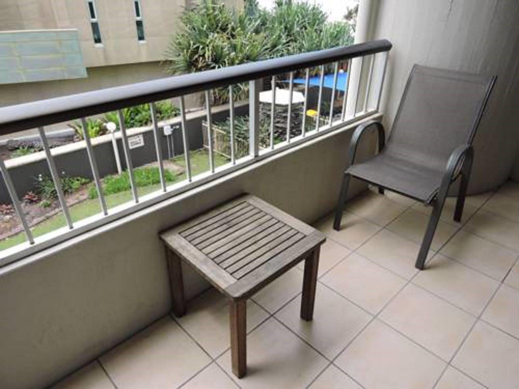 President Holiday Apartments - Absolute Beachfront Gold Coast Buitenkant foto