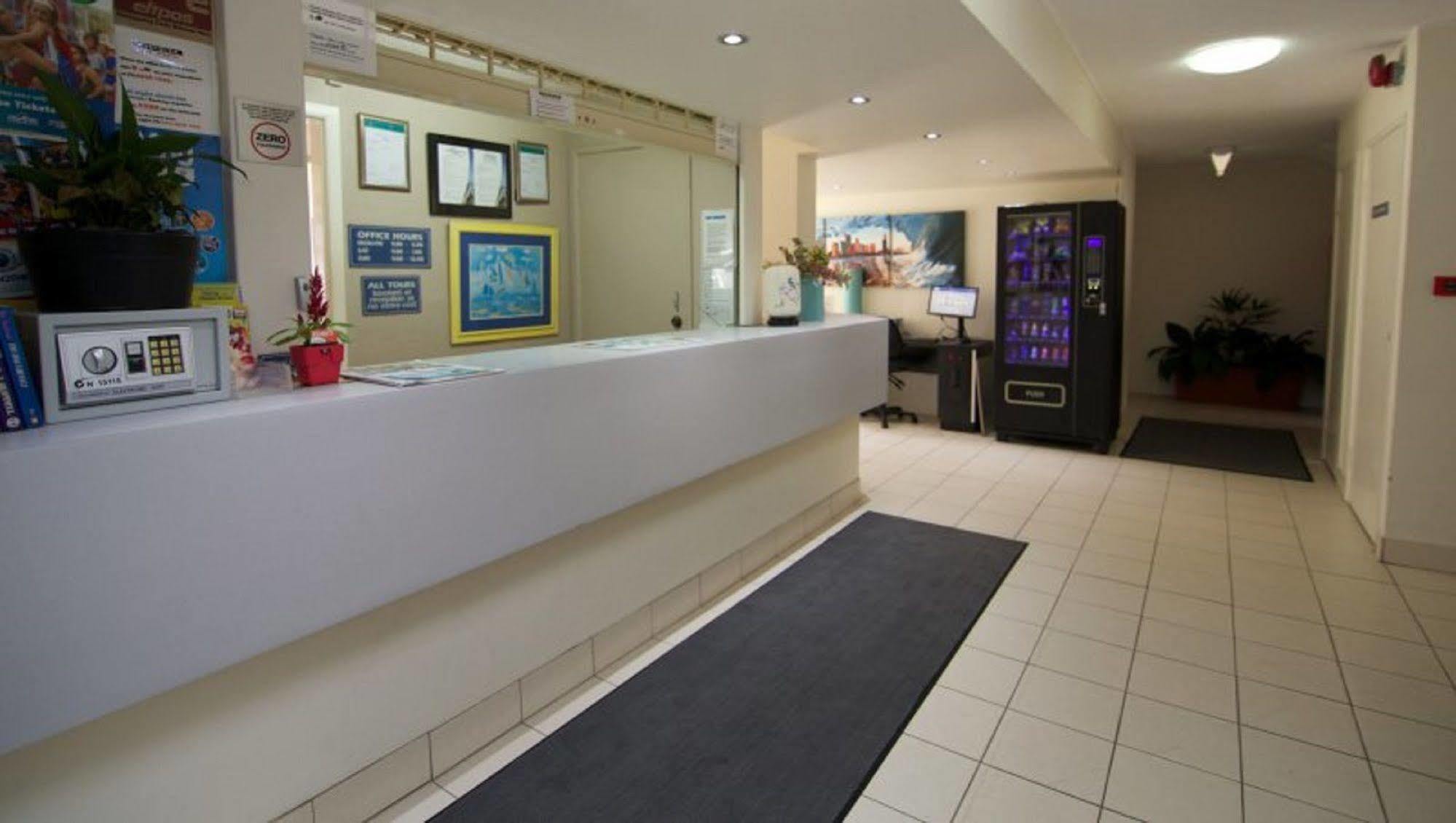 President Holiday Apartments - Absolute Beachfront Gold Coast Buitenkant foto