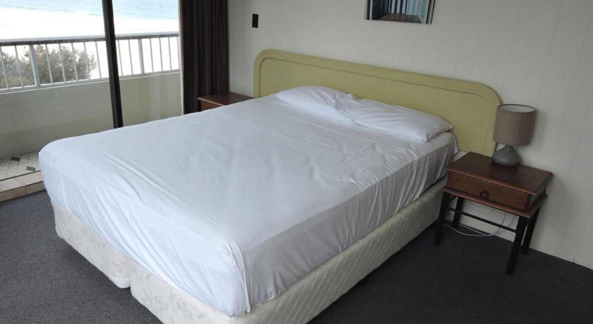 President Holiday Apartments - Absolute Beachfront Gold Coast Buitenkant foto